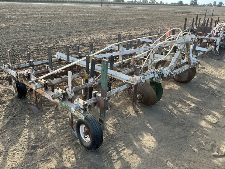 custom-3-pt-3-row-60"-cultivator-image-2