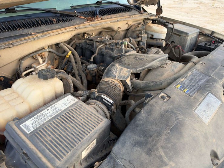 2004-gmc-sierra-1500-2-door-regular-cab-4x4-pickup-truck-image-8