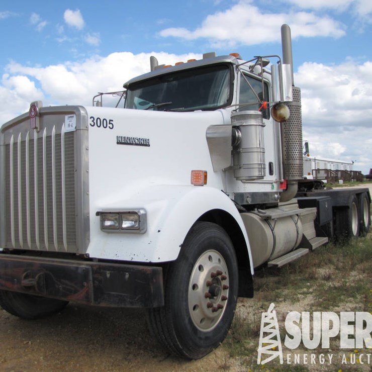 2007 KENWORTH W900L T/A Day Cab Haul Truck