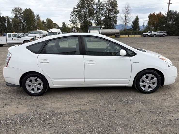 2009-toyota-prius-hybrid-sedan-image-3