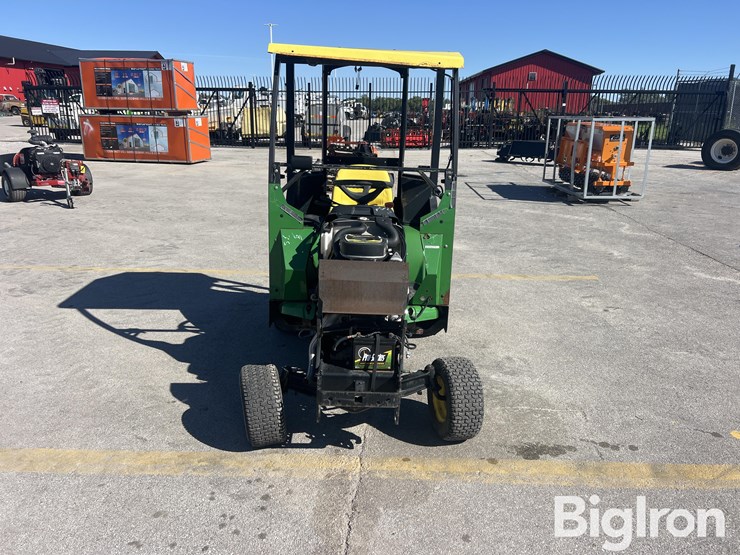 john-deere-x700-lawn-tractor-image-2