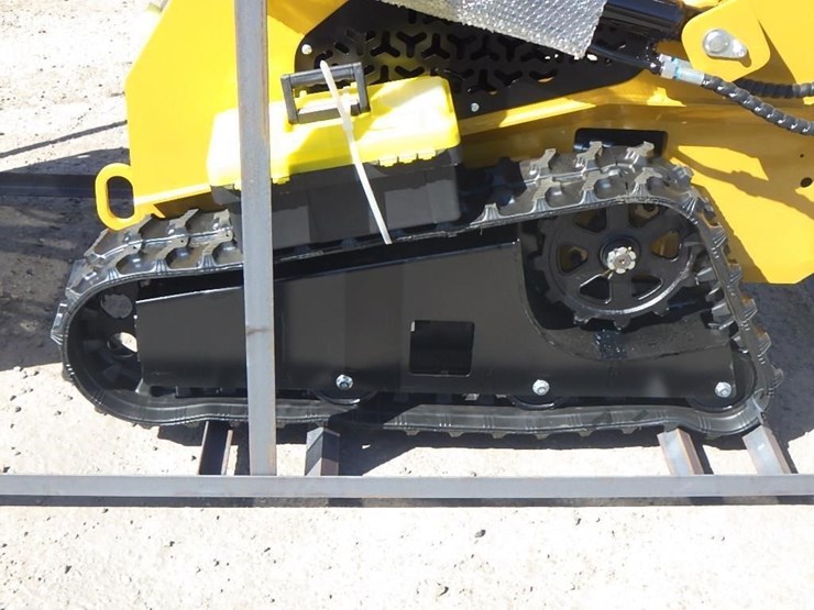 2026-agt-mx-crt23-skid-steer-track-loader-image-8