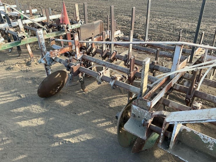 custom-3-pt-3-row-60"-cultivator-image-8