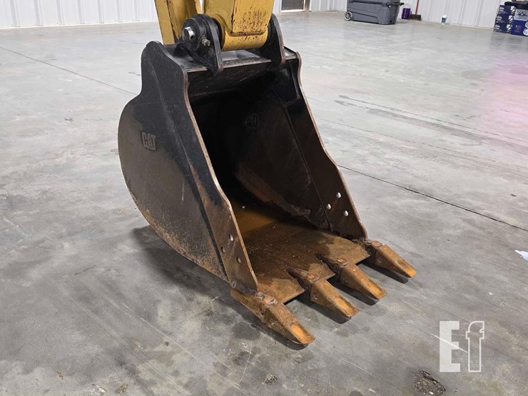 2023-caterpillar-307.5-image-10