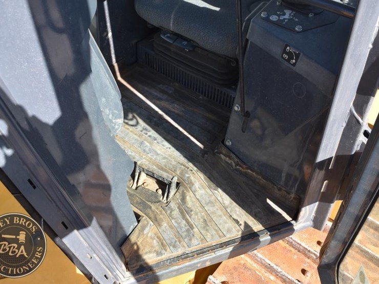 2021-deere-650k-image-39