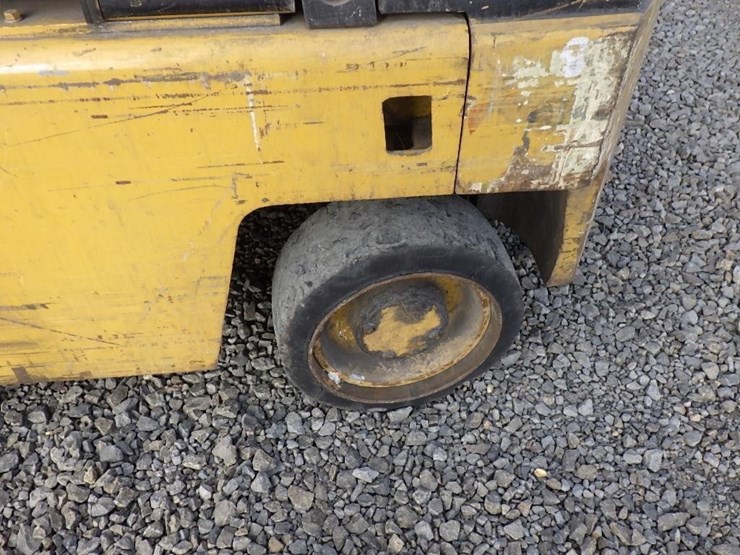 caterpillar-t70d-forklift-image-14