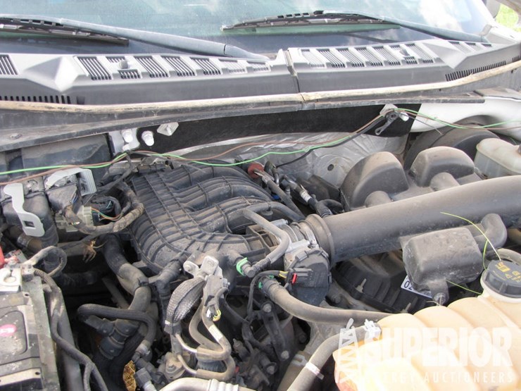 2019-ford-f-150-xlt-crew-cab-pickup-image-5