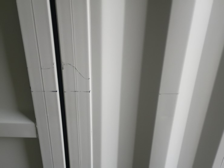 #l111-000-•-40ft-container-[damaged]-image-38
