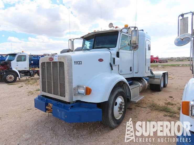 2015-peterbilt-365-t/a-truck-tractor-w/sleeper-image-2