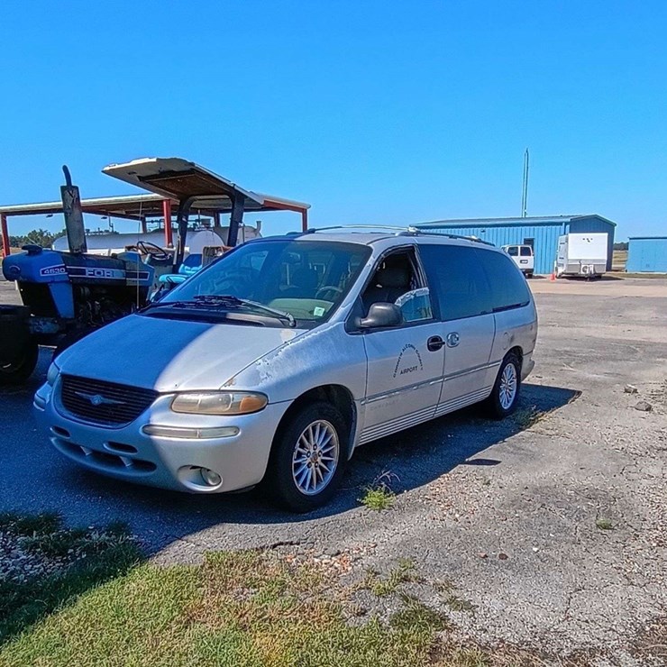 2000 Chrysler Town & Country Mini Van