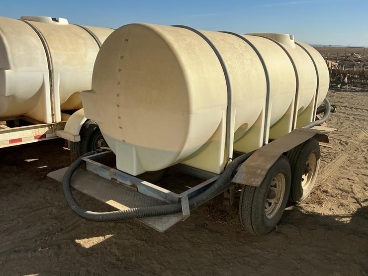 johnson-1000g-poly-tank-mixing-trailer-image-4