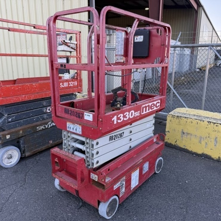 2020 MEC 1330SE Scissor Lift