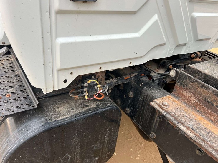 2007-international-7400-tandem-axle-dump-truck-(181,761-miles)-image-61