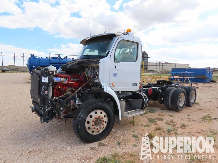 2018-peterbilt-567-t/a-truck-tractor-w/day-cab-image-1