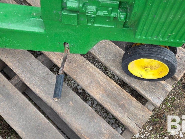 john-deere-pedal-tractor-image-14