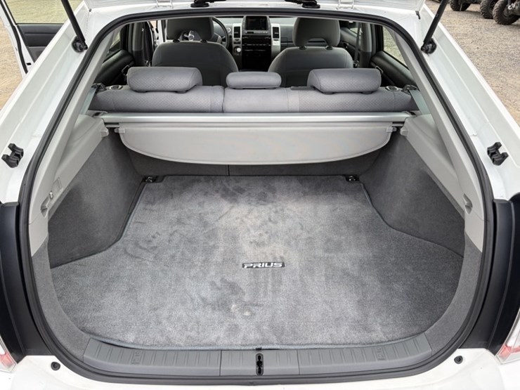 2009-toyota-prius-hybrid-sedan-image-22