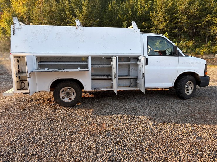 #4554-•-2015-chevrolet-express-work-van-image-30