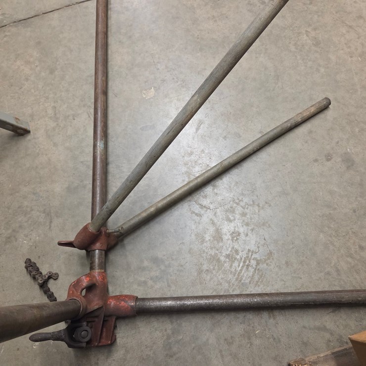 #42 • Rigid chain pipe vice