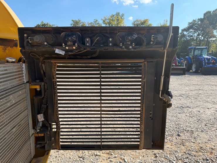 #4093-•-2023-new-holland-c334-tracked-skid-steer-image-32