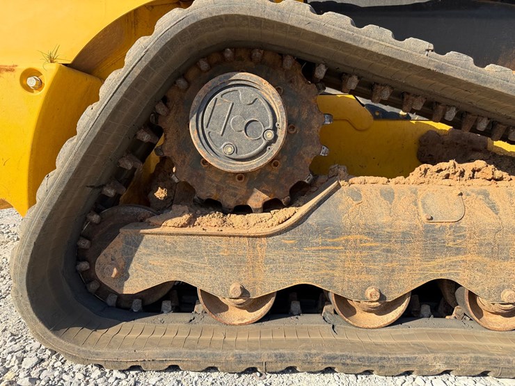 #4093-•-2023-new-holland-c334-tracked-skid-steer-image-66