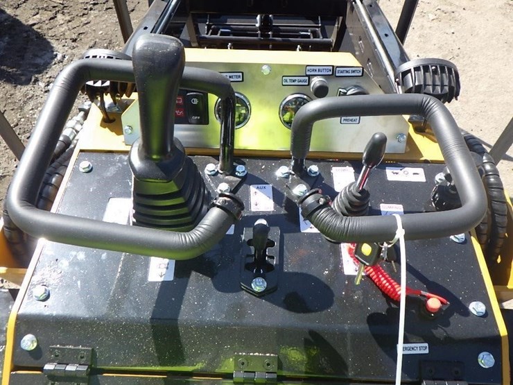 2026-cfg-kjt27-skid-steer-loader-image-15