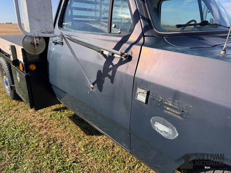 1989-dodge-d300-d350-pickup-truck-image-11