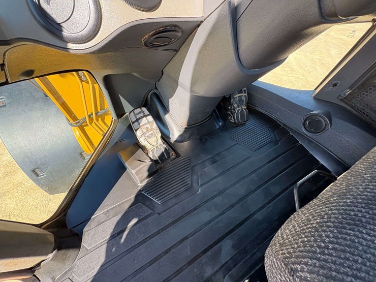 2018-caterpillar-930-r/t-wheeled-loader-(5,129-hours)-image-23