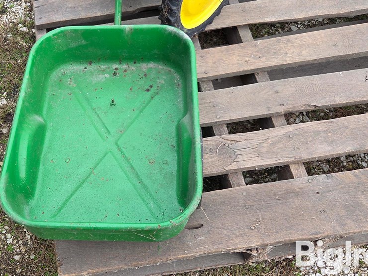 john-deere-pedal-tractor-image-19