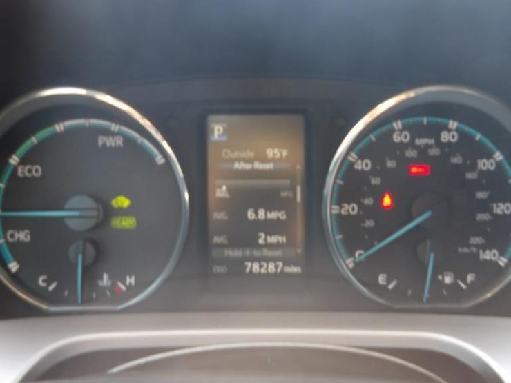 2016-toyota-rav4-xle-image-17