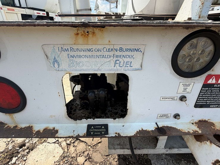 2005-altec-ah125-125’-telescoping-bucket-w/truck-body-image-14