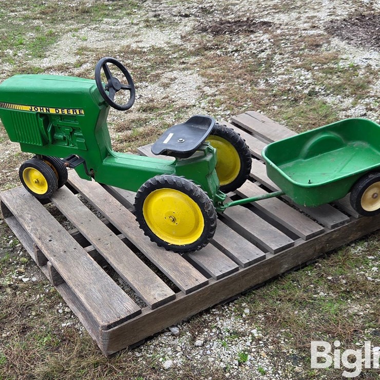 John Deere Pedal Tractor