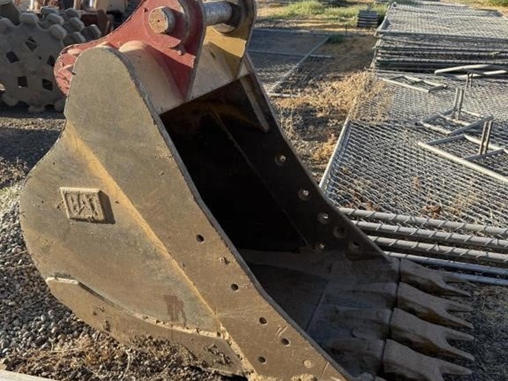 cat-30"-backhoe-bucket-image-1