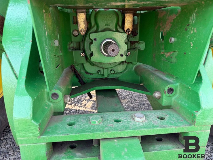 2011-john-deere-8335r-tractor-image-42