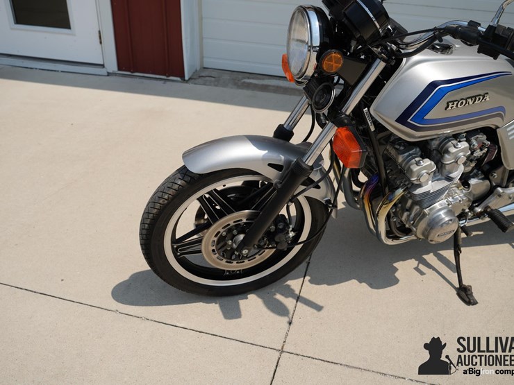 run-#150---1981-honda-cb750f-super-sport-motorcycle-image-10