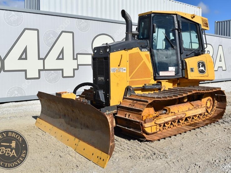 2021-deere-650k-image-1