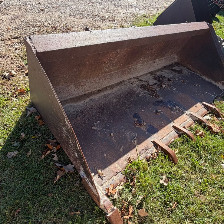 #8363 • Skid Steer Tooth Bucket
