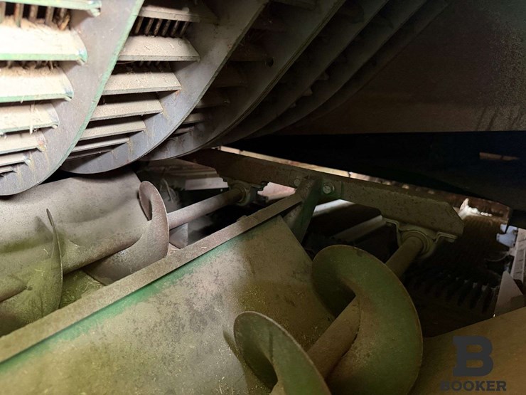 2012-john-deere-s670-combine-image-45