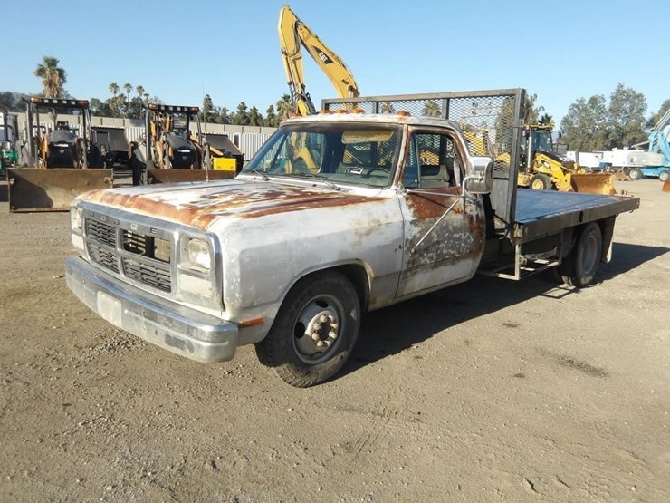 1992-dodge-d350-flatbed-truck-image-2