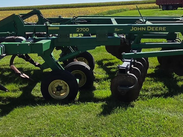 2010-john-deere-2700-mulch-ripper-image-4