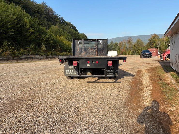 #4552-•-ford-f-650-flatbed-truck-image-4