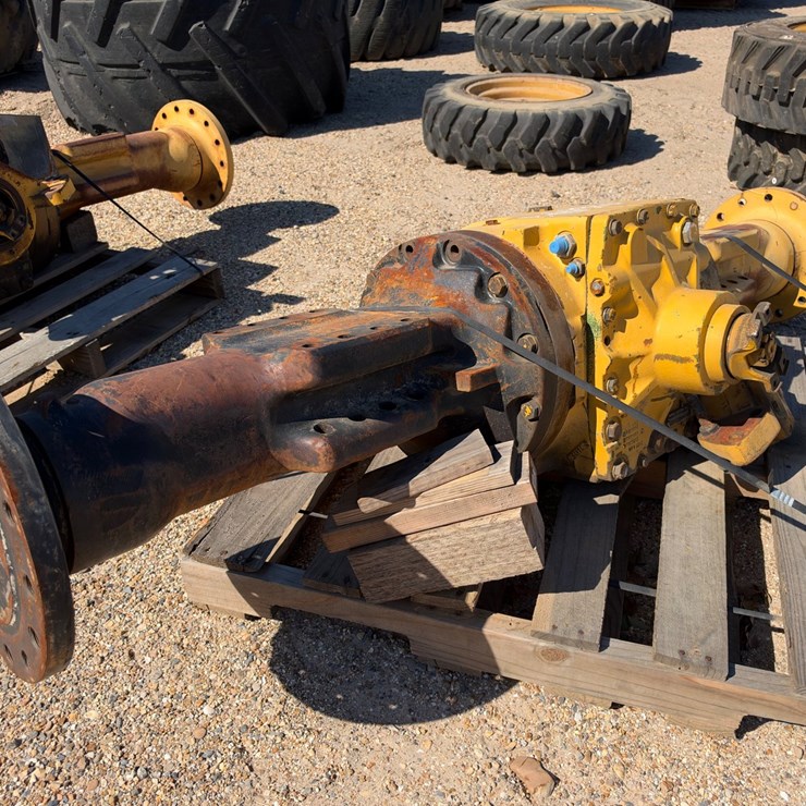 #41538 • REAR END AXLE TO FIT CAT EQUIPMENT