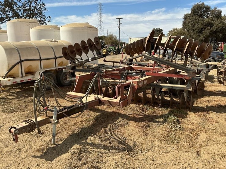 case-ih-770-23'-fold-up-wheel-disc-image-3