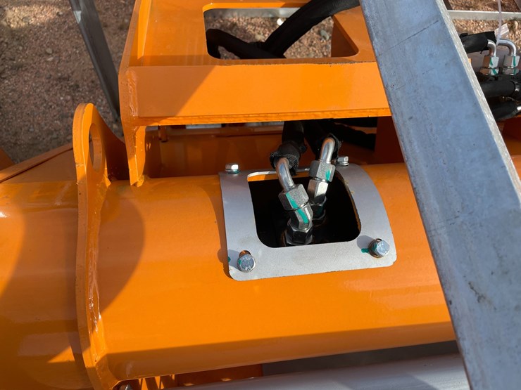 #4068-•-landhonor-double-discharge-concrete-mixer-attachment-image-10