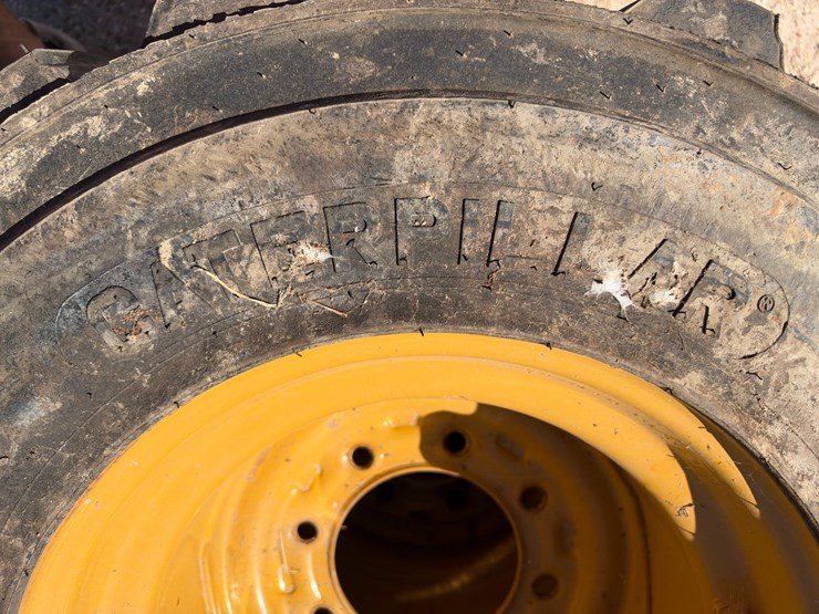 #41609-•-(2)-caterpillar-equipment-tires-image-4