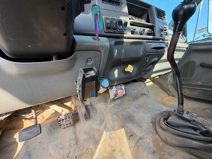 #4552-•-ford-f-650-flatbed-truck-image-22