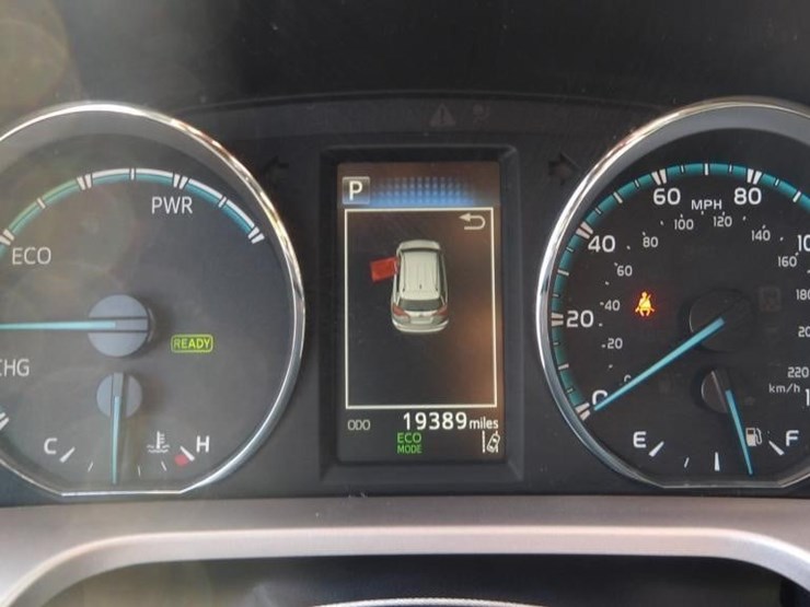 2017-toyota-rav4-xle-image-17