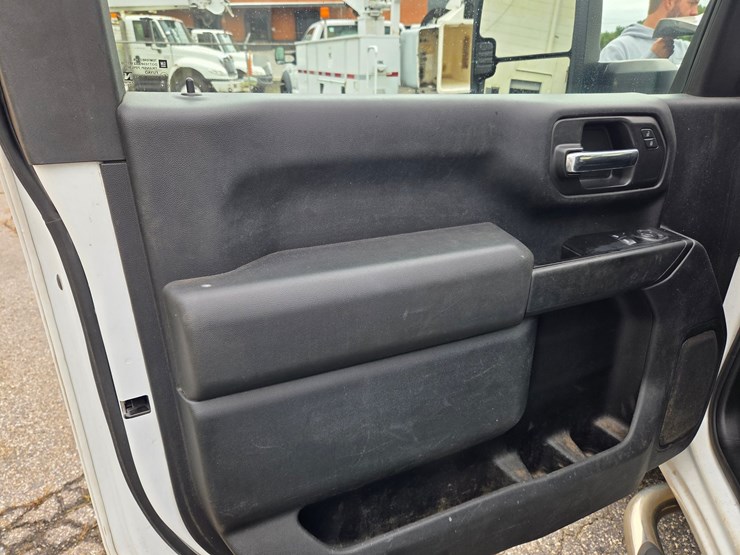 #5-•-2020-chevrolet-2500-service-truck-/-vin:-1gb0wle7xlf295314-/-74,095-miles-image-30