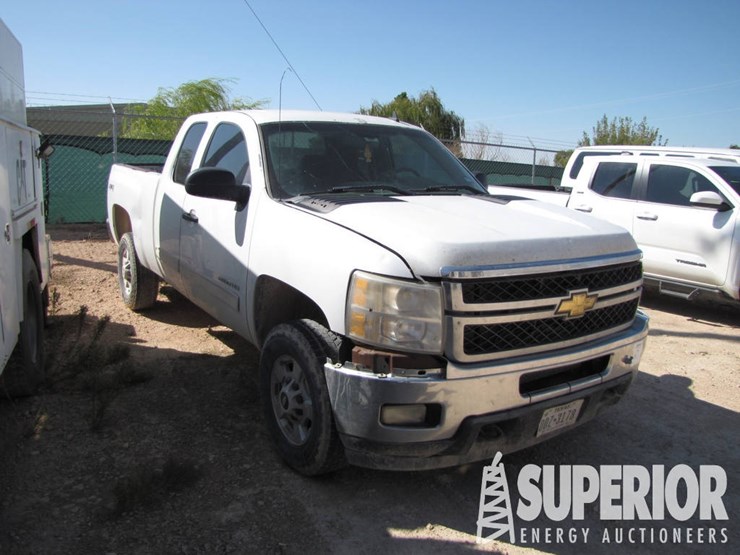 2012-chevrolet-2500hd-4-wd-extended-cab-pickup-image-2