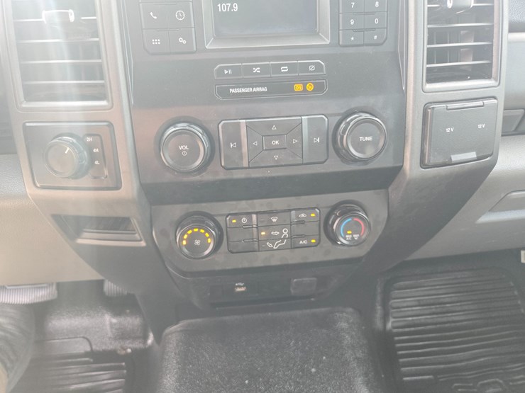 2021-ford-f350-image-38