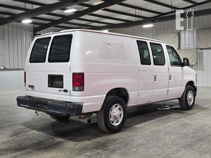 2013-ford-e250-image-3